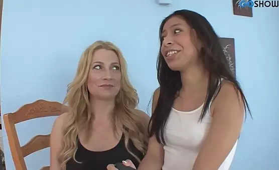 Brunette gets blondes tongue down her throat